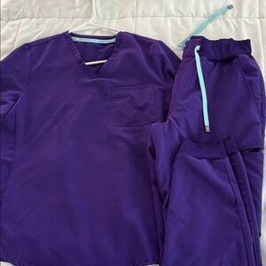 Fabletics Purple set 
Jogger Scrubs XS-S
Feel good performance top Small